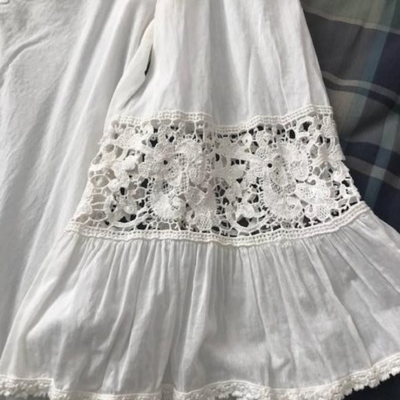 White long tunic with crochet inlays - Picture 4 of 6